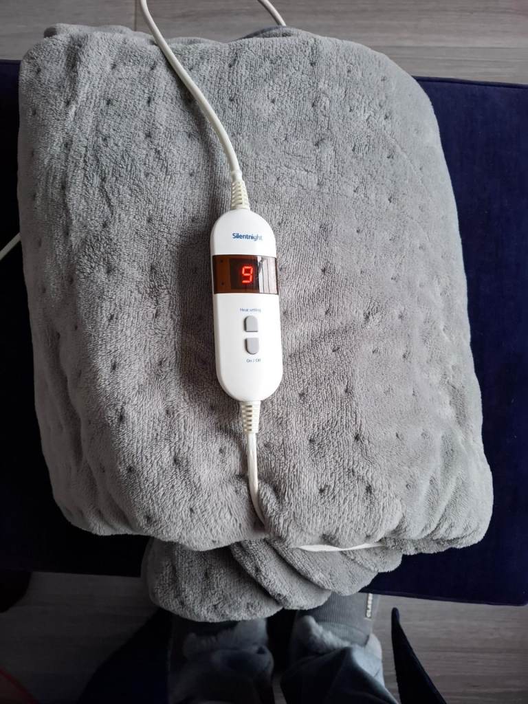 Silentnight Luxury Heated Throw Grey