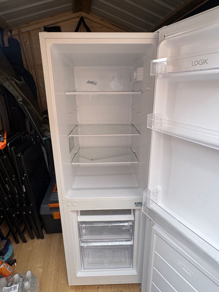 LOGIK fridge freezer 