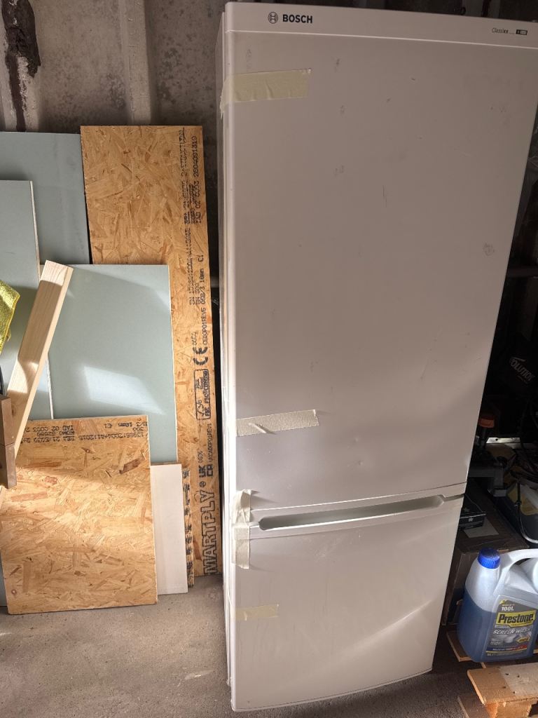 Bosch White Fridge Freezer – Good Condition