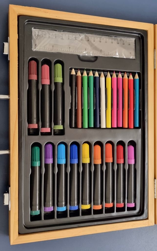 Large Art Set in Wooden Case – As Good As New