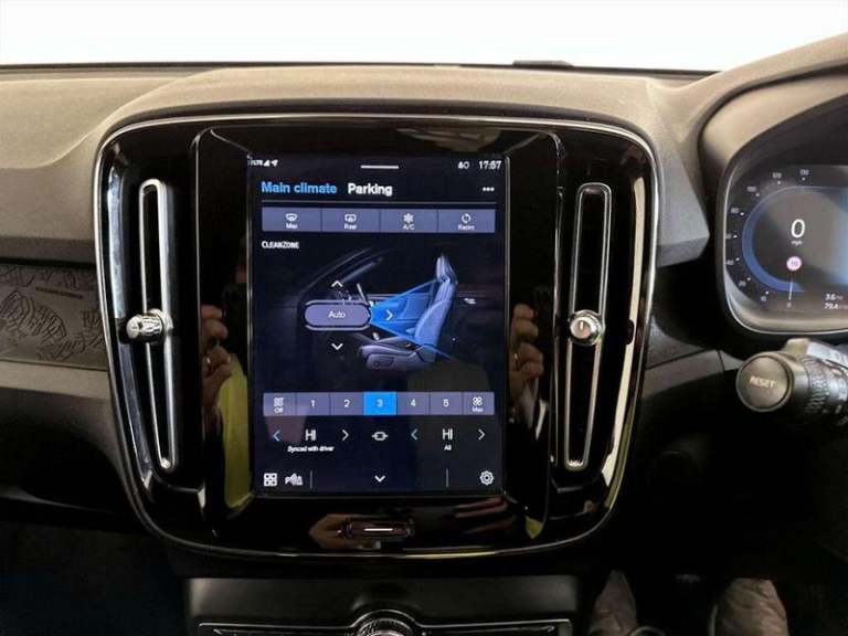 2022 Volvo XC40 Recharge 69kWh Core Auto 5dr Automatic SUV Electric Automatic