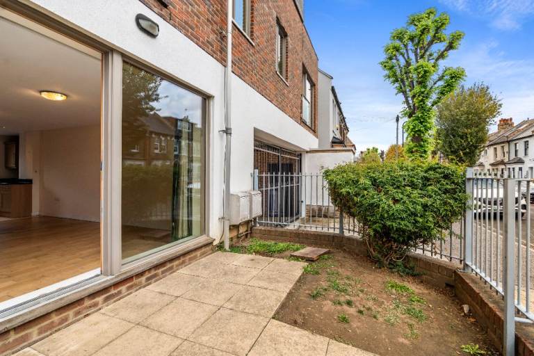 Two Bedroom Property to Rent in Chiswick