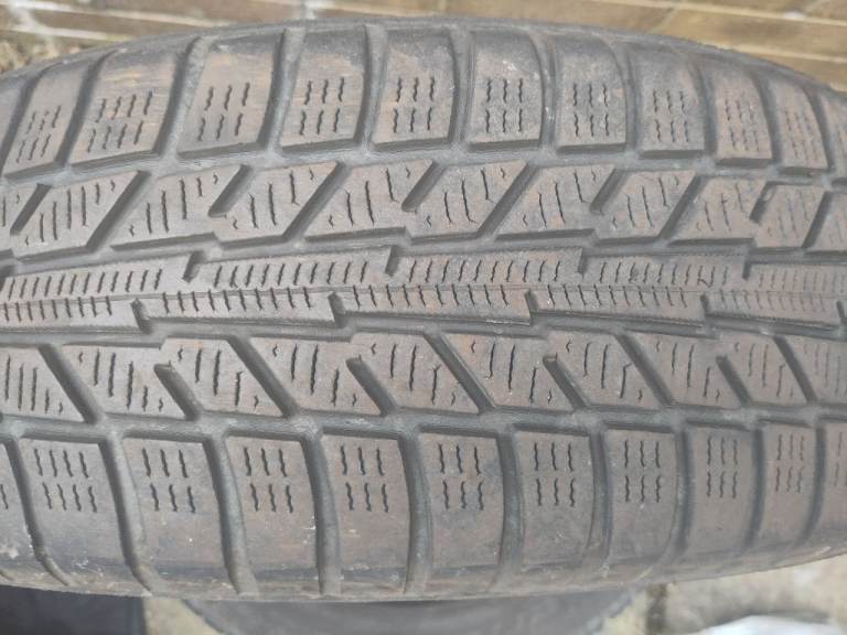 Yokohama winter tyres – 185/60 R16 86H – pair – 4mm