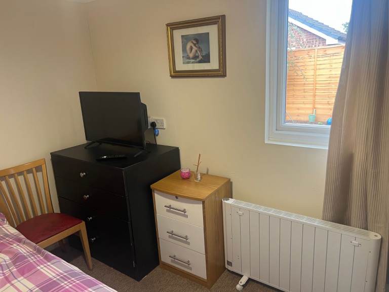 ANNEX TO LET WITH OWN PRIVATE ENTRANCE BH7 LITTLEDOWN