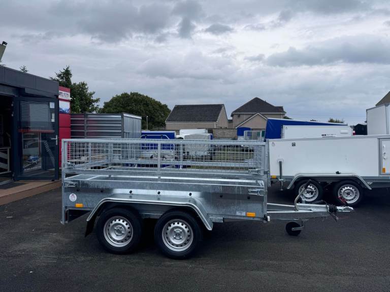 BRAND NEW 8,2FT X 4,3FT TWIN AXLE TRAILER WITH 40CM MESH 1300KG BRAKED