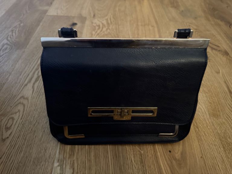 Ladies carvela handbag