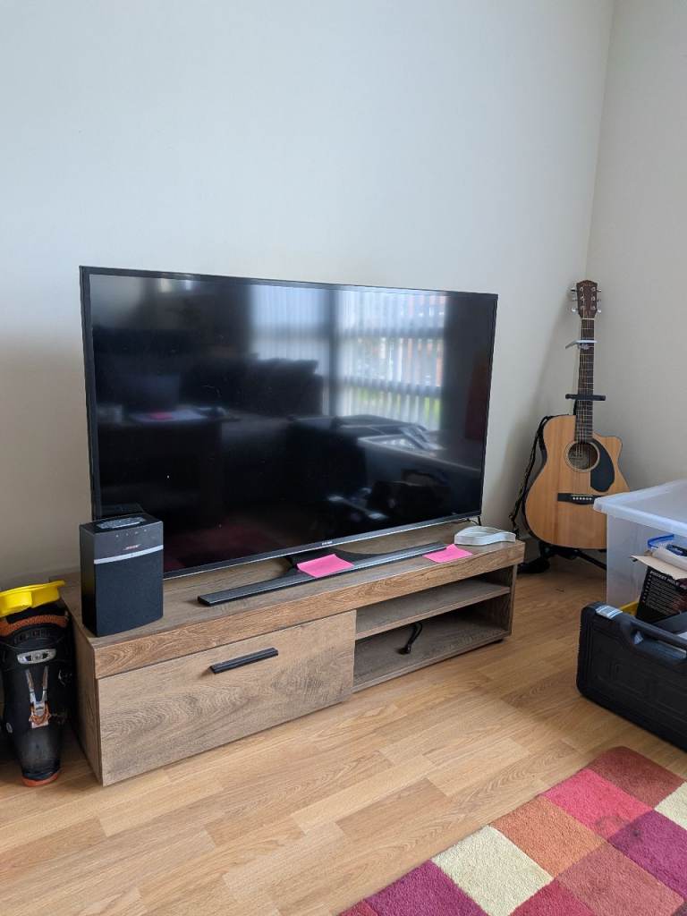 Samsung 50" Flat Screen TV – Good Condition, Black