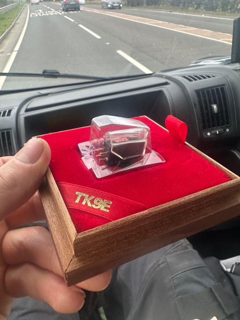 Signet TK9E