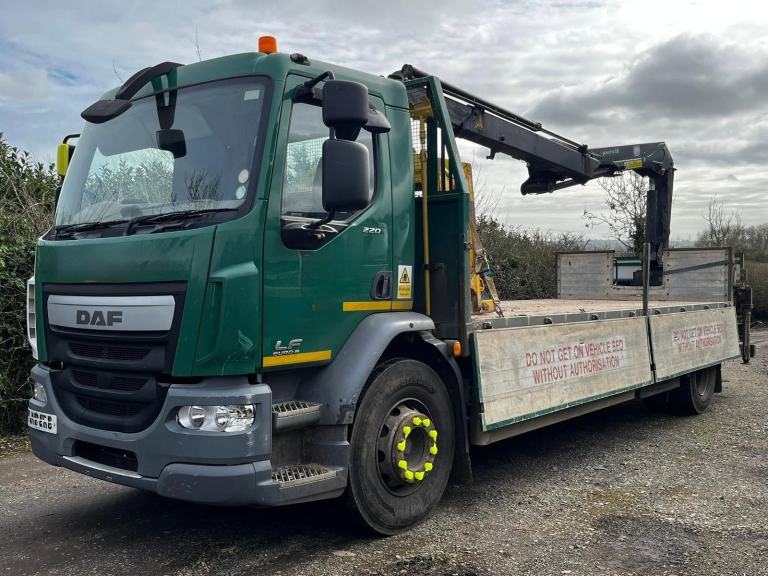 2015 DAF LF 55.220 18T DROPSIDE WITH HMF 1210 CRANE
