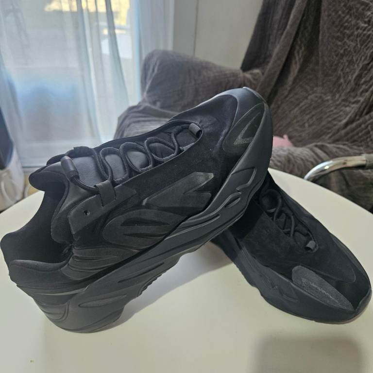Adidas Yeezy Boost 700 V2 Vanta Trainers - Black