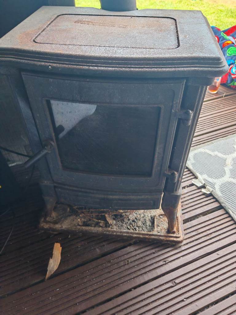 Wood burner works as it should, comes with chimney.