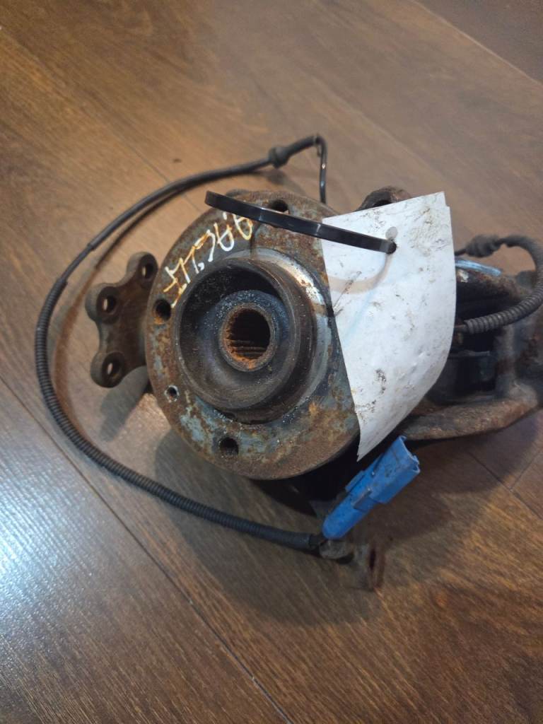 Peugeot 208 Wheel Hub Front Left 2012