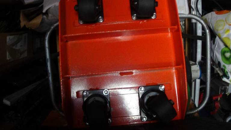Sturdy Orange Rolling skate with castors – Good Condition