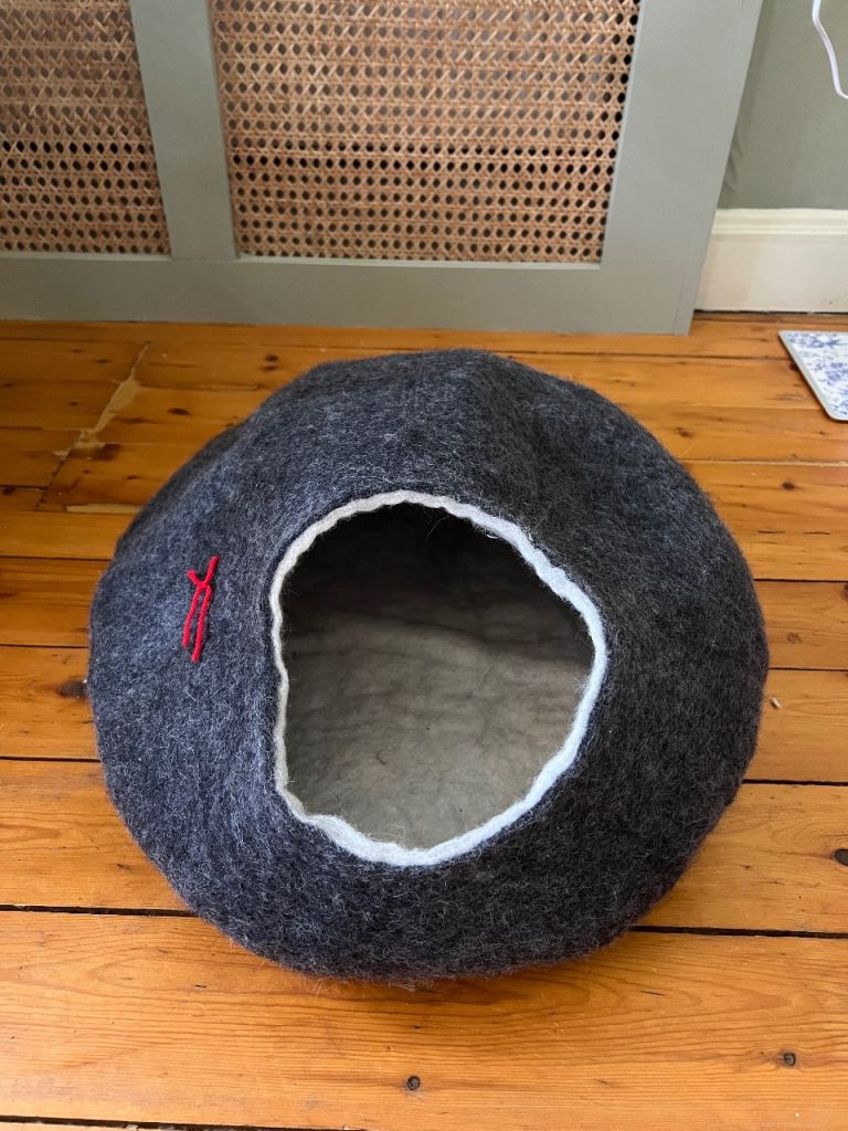 Cat bed/cave - felt wool, Scandi style 
