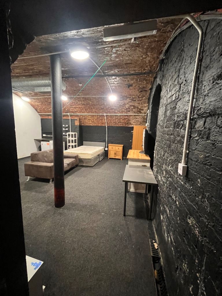 NO DEPOSIT STUDIO/ office bills included