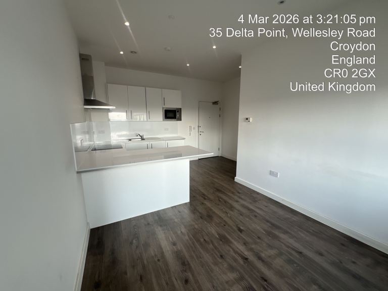 Modern 1-Bed Flat Delta Point, Croydon CR0 2NX