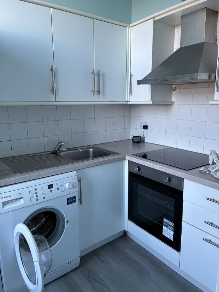 Spacious flat on West Montgomery Place