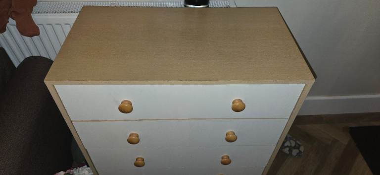 Chest of drawers 