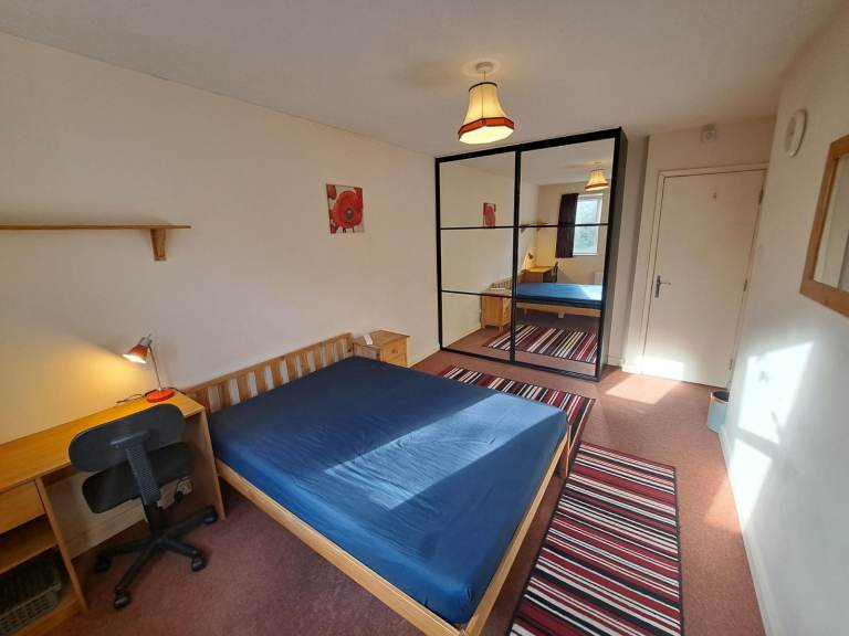 Large Double Room to Let Close to Oxford Road with Free Gym & Bills