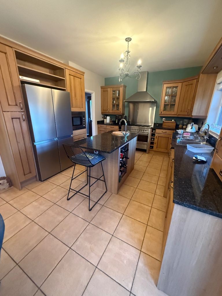 Full oak kitchen with appliances and granite worktop 
