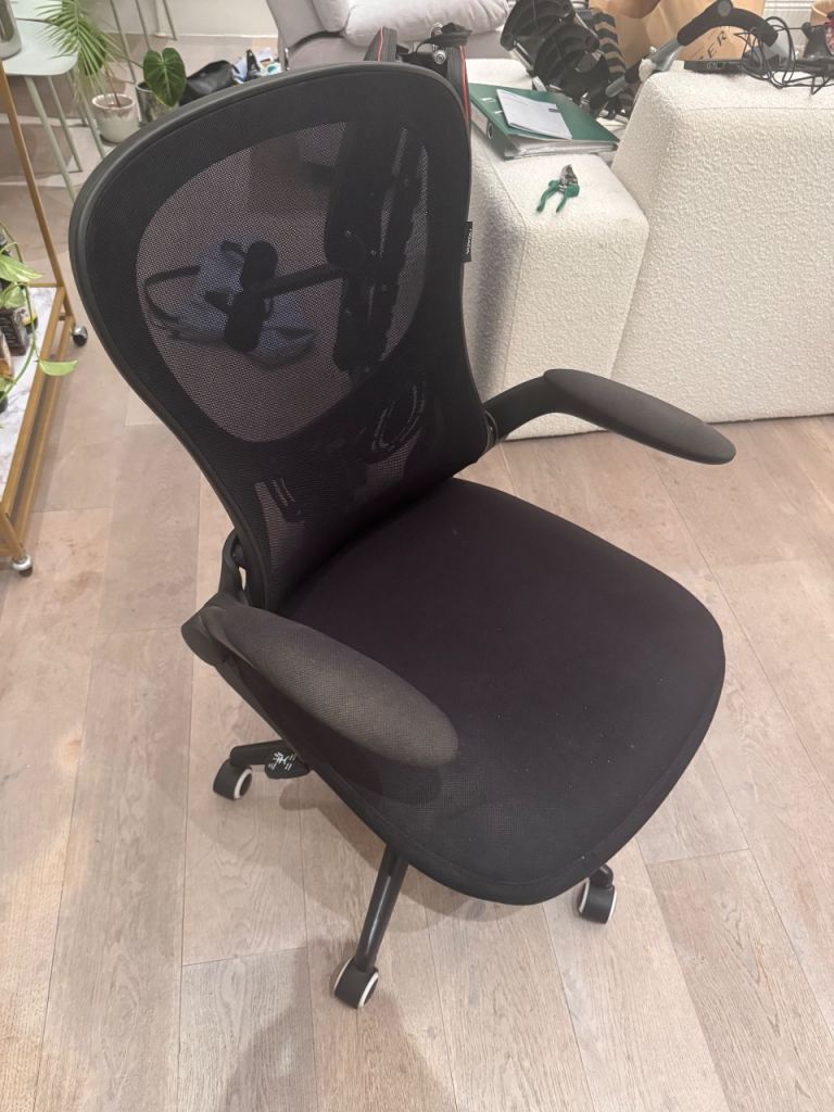 Black Mesh Office Chair with Armrests – Good Condition