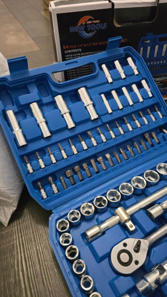 Brand New 94PC 1/2" & 1/4" SOCKET SET SCREWDRIVER BIT RATCHET - Delivery Available