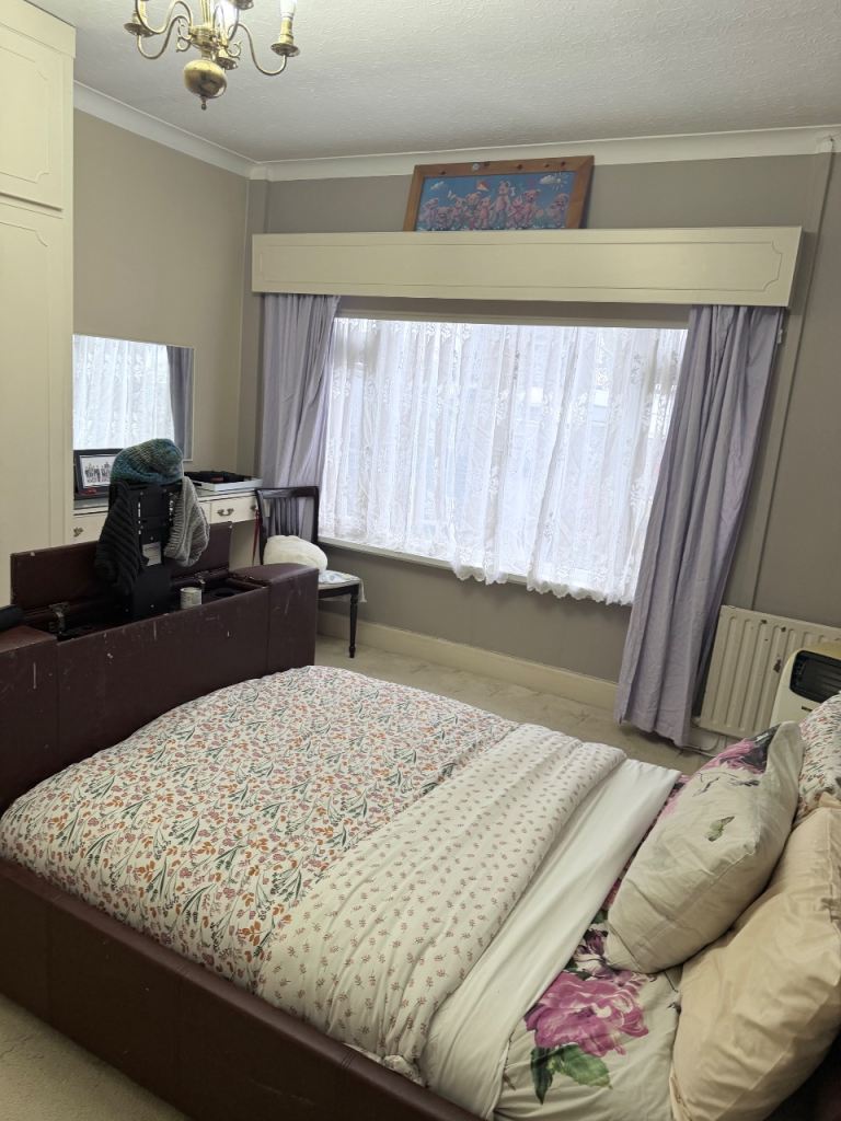 Spacious Large Room for Rent – Ridgeway, Newport (NP20 5AF) 
