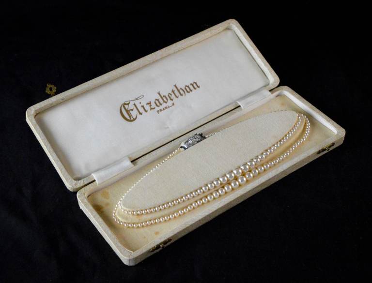 Elizabethan Pearls, Double Thread in Original Box, Vintage Jewellery
