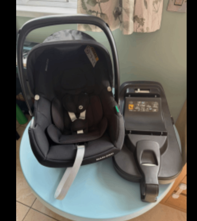 Sold to highest offer by Tuesday or going to car boot - car seat and isofix - can deliver 