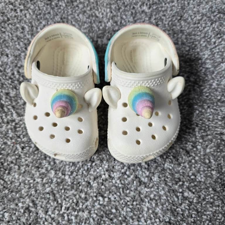 Unicorn crocs size 4(baby)