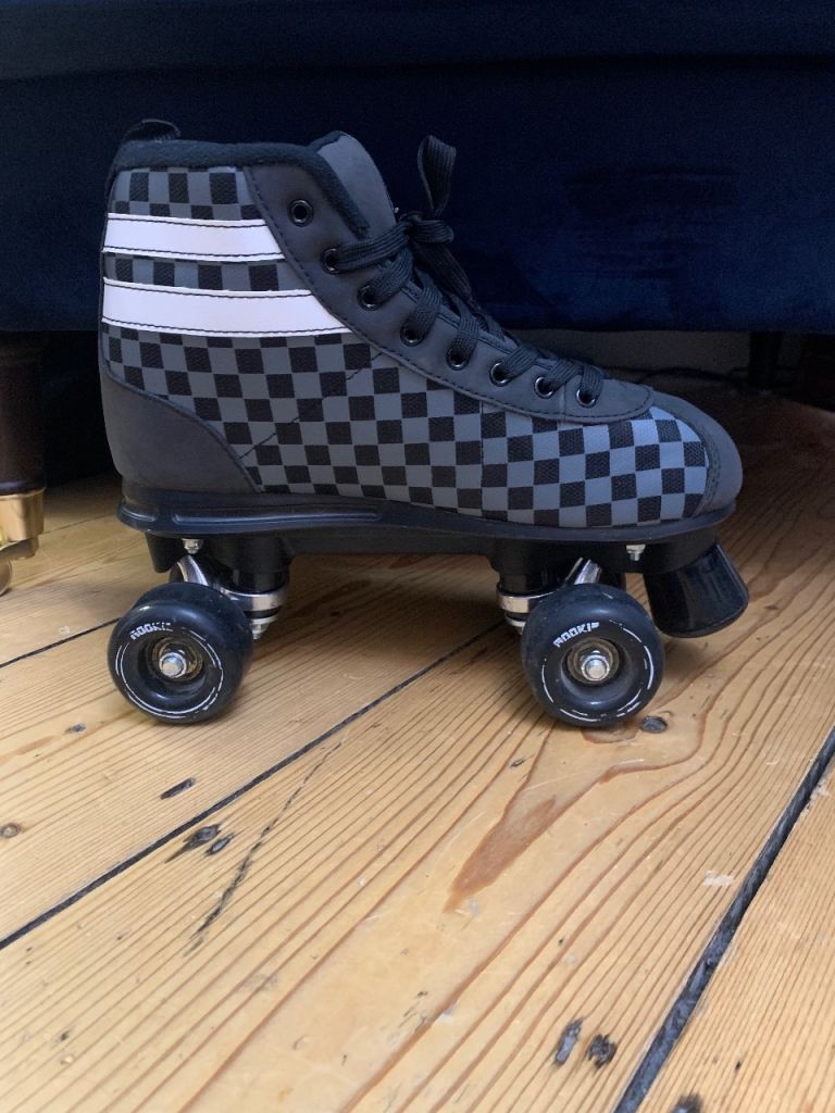 Roller skates size 6 VGC