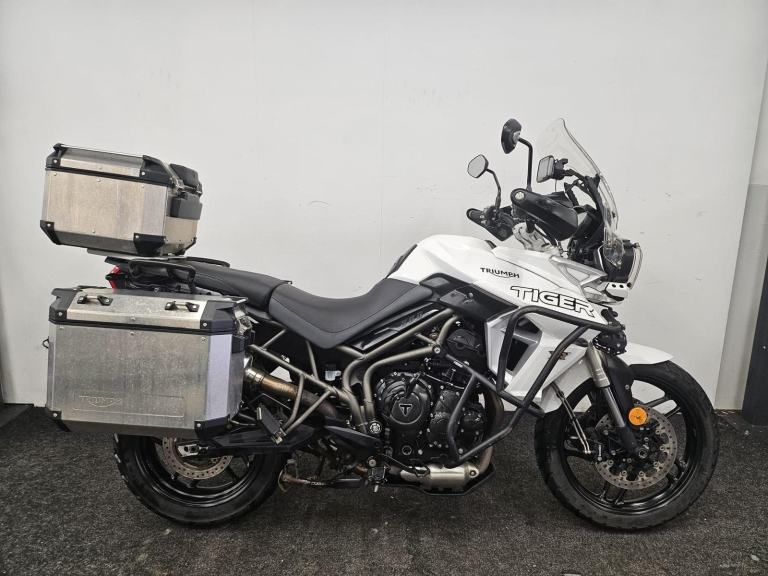 TRIUMPH TIGER 800 XRT ** RIDER MODES- HEATED GRIPS - MOT TILL MARCH 2027 **