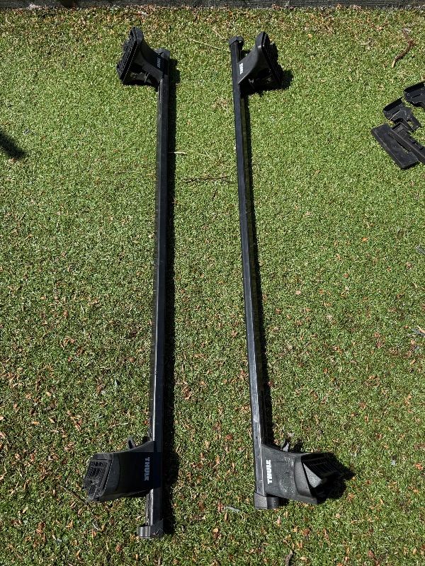 Thule locking roof bars 
