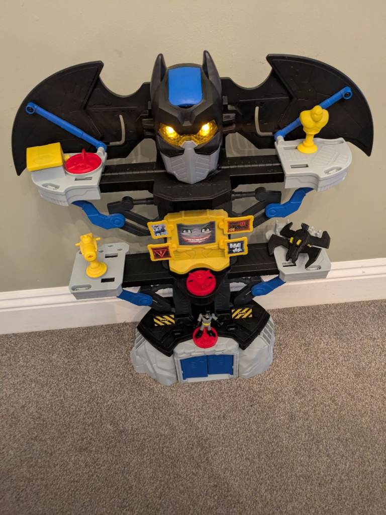 Batman Cave with Batman Figure