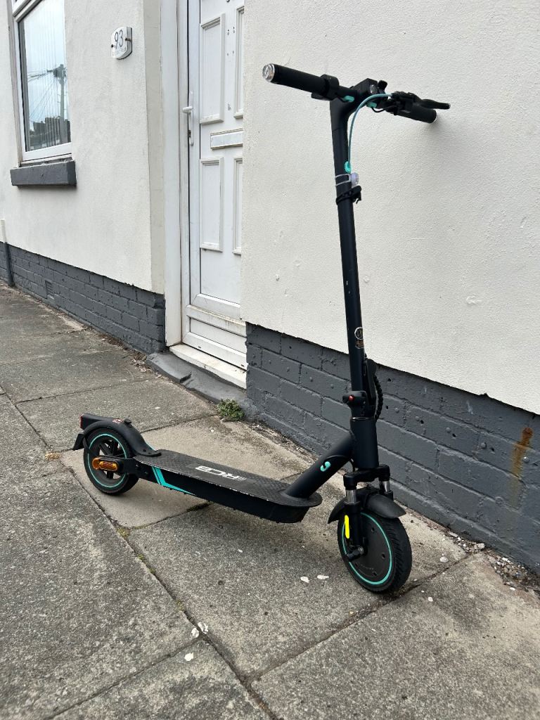 Black Electric Scooter – Good Condition, Teal Accents