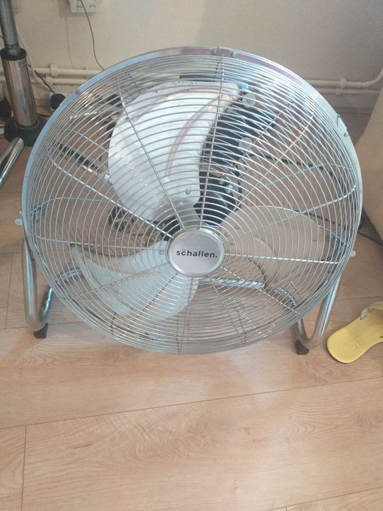 Schallen Floor Fan – Silver, Good Condition