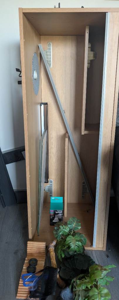 Vivarium and accessories 