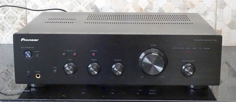 PIONEER A20K HI-FI AMPLIFIER WITH PHONO STAGE 