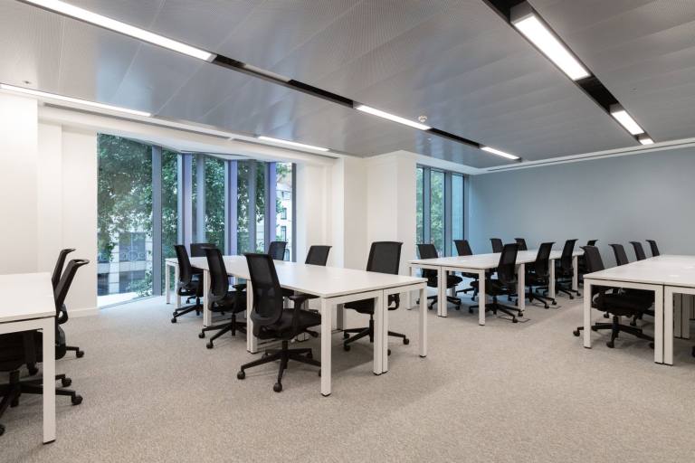 London - SW1V 1LW \ Private Office for 4 Workstations