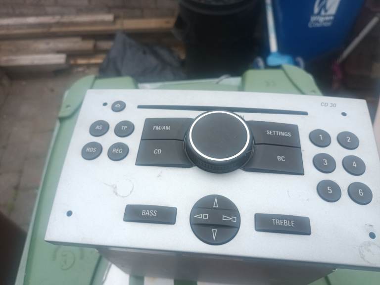 image for Car cd player for a valxhall