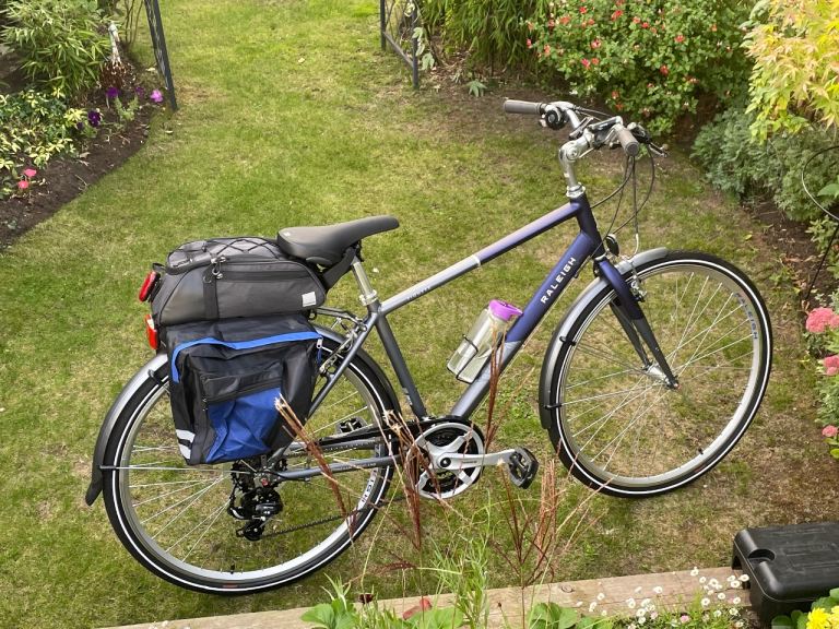 Raleigh Pioneer Hybrid Leisure Bike immaculate Condition 