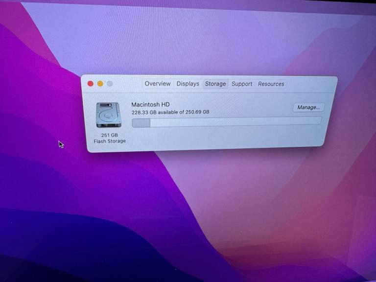 Apple Macbook pro 2016 13 inch Touch Bar 16GB Ram 256GB SSD 4 Thunderbolt