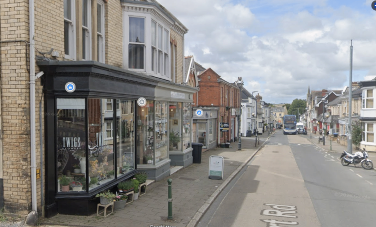 Retail shop to Rent £140p/w -Barnstaple -Direct from Landlord- No extra Fees