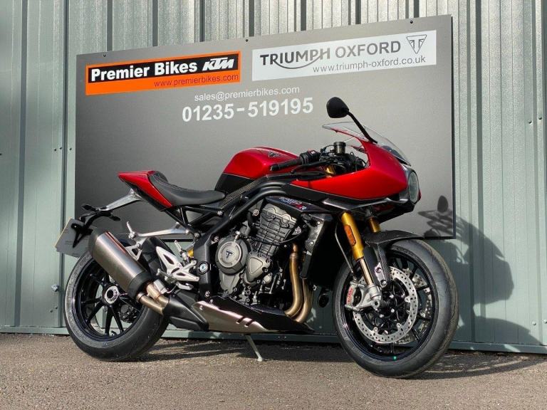 TRIUMPH SPEED TRIPLE 1200 RR SPORTS TOURING MOTORCYCLE 