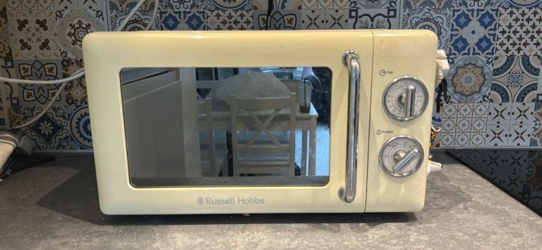 Russel Hobbs Retro Microwave 
