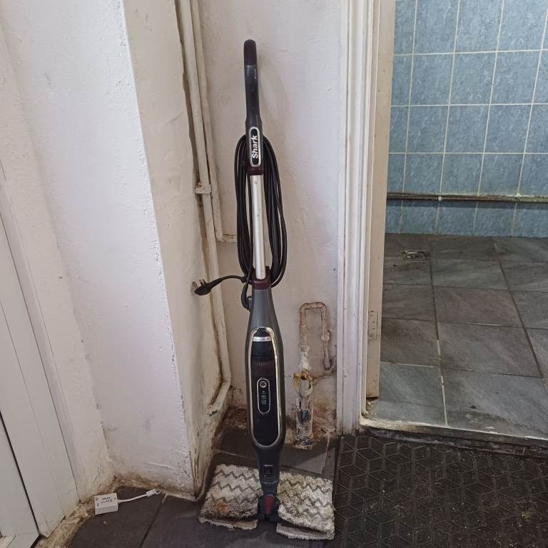 Shark Klik n' Flip Smartronic Deluxe Steam Mop