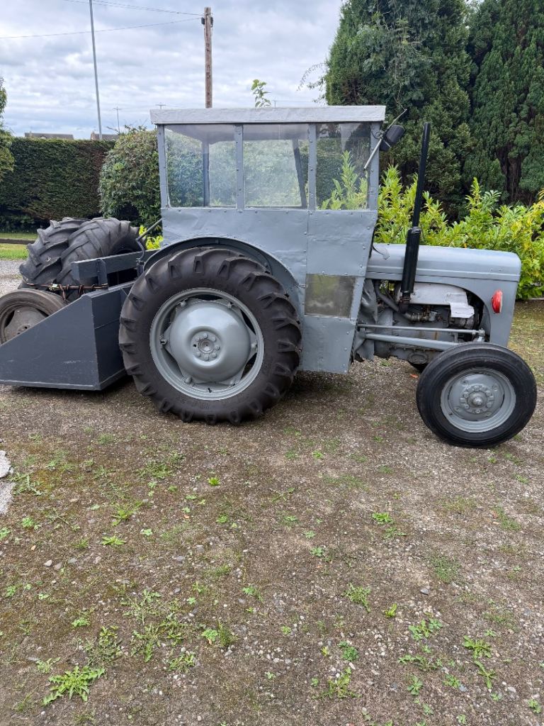 Ferguson TE-20 Petrol Vintage Tractor with Cab, Link Box & Spare Tyres