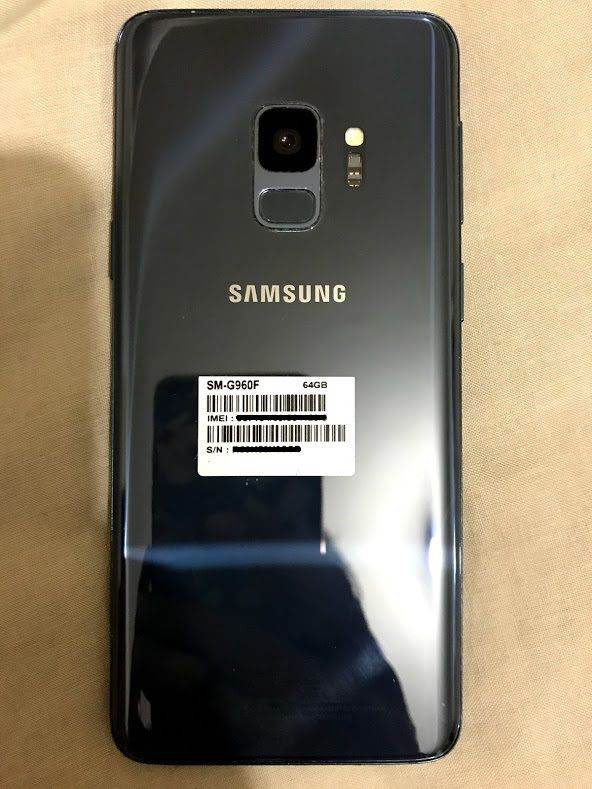 Great condition Samsung Galaxy S9 (UNLOCKED). Perfect working order