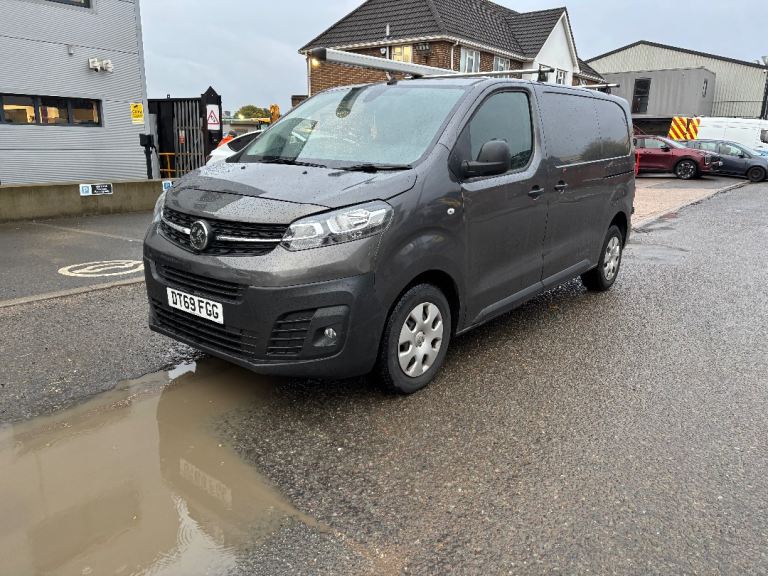 NO VAT 2020 Vauxhall Vivaro 2.0 145HP, 12 months MOT, Great Condition