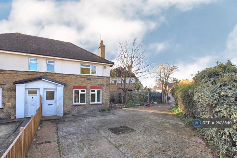 3 bedroom house in Beavers Lane, Hounslow, TW4 (3 bed) (#2823640)